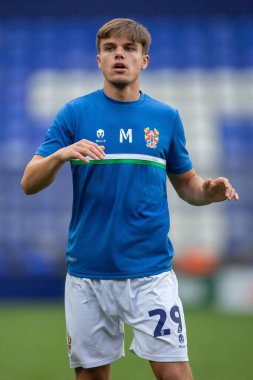 Tranmere Rovers 'ın 29 numaralı Max Fisher, 20 Eylül 202' de Birkenhead, İngiltere 'deki Prenton Park' ta oynanan Papa John 's Trophy karşılaşmasında ısındı.