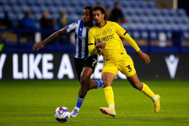 Sheffield Wednesday 'den Mallik Wilks # 7 ve Burton Borthwick-Jackson # 3 of Burton Albion Papa John' s Trophy maçı sırasında Sheffield Çarşamba günü Hillsborough, Sheffield, İngiltere 'de Burton Albion' a karşı 20 Eylül 202