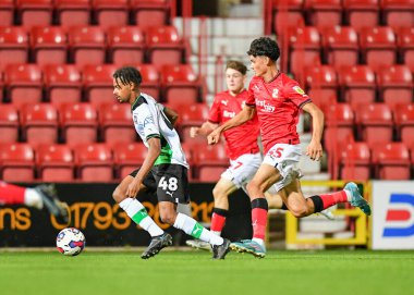 Plymouth Argyle forvet Freddie Issaka (48), Papa John 's Trophy maçı Swindon Town-Plymouth Argyle maçında, 20 Eylül 202' de County Ground, Swindon, Birleşik Krallık 'ta