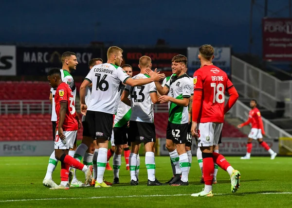 Mål Plymouth Argyle Spelare Firar Ett Mål Papa Johns Trophy — Stockfoto