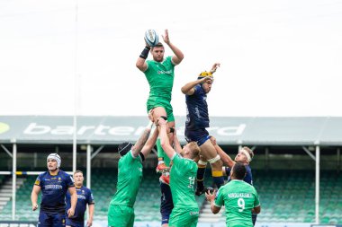 Newcastle Falcons 'dan Sean Robinson, Gallagher Premiership maçı Worcester Warriors, Newcastle Falcons' a karşı 24 Eylül 202 'de Sixways Stadyumu, Worcester, İngiltere' de oynanan karşılaşmada topu güvenli bir çizgiye taşıdı.
