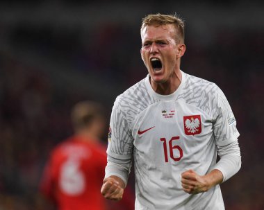 Polonyalı Karol Swiderski, 25 Eylül 202 'de Cardiff City Stadyumu' nda Galler-Polonya arasındaki UEFA Milletler Ligi Grubu A4 karşılaşmasında golünü atıyor ve bunu kutluyor.