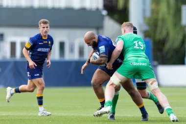 Worcester Warriors 'dan Kai Owen, Gallagher Premiership maçı Worcester Warriors - Newcastle Falcons maçında İngiltere, Worcester Stadyumu, 24 Eylül 202' de George Merrick tarafından yenildi.
