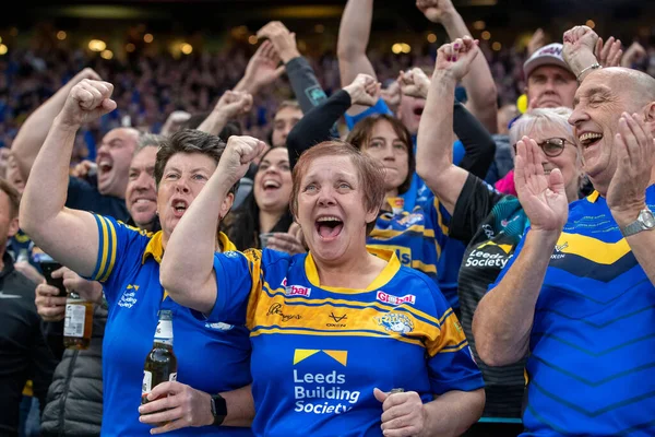 Leeds Rhinos Supporters Celebrate Team Score First Try 25Th Betfred — Stock Photo, Image