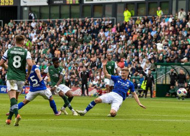Gol 1-1 Plymouth Argyle tam geri Bali Mumba (17) 25 Eylül 202 'de Home Park, Plymouth, İngiltere' de oynanan Sky Bet League 1 karşılaşmasında gol attı ve gol attı.