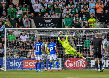 Plymouth Argyle kalecisi Michael Cooper (1), 25 Eylül 202 tarihinde İngiltere 'nin Plymouth kentinde oynanan Sky Bet Lig 1 karşılaşmasında Plymouth Argyle-Ipswich Town maçında kurtarıyor.