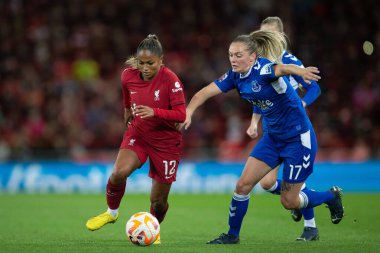 Taylor Hinds # 12 Liverpool Kadınları ve Lucy Graham # 17 Everton Kadınları # 17 Fa Kadınlar Süper Ligi karşılaşmasında Liverpool Kadınlar Everton Kadınlarına karşı Anfield, Liverpool, Birleşik Krallık, 25 Eylül 202