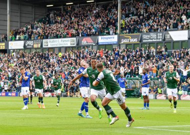 GoAL 2-1 Plymouth Argyle forveti Morgan Whittaker (19), 25 Eylül 202 'de Home Park, Plymouth, İngiltere' de oynanan Sky Bet 1 karşılaşmasında 2-1 'lik galibiyet golünü kutluyor.