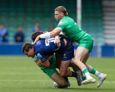 Worcester Warriors 'un kaptanı Francois Venter, 24 Eylül 202' de Sixways Stadyumu, Worcester, İngiltere 'de oynanan Gallagher Premiership maçı Worcester Warriors - Newcastle Falcons maçında çifte savunma yaptı.