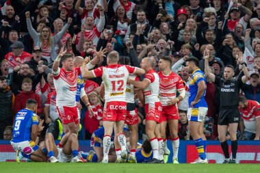 St Helens 'ten 23 numaralı Konrad Hurrell, 23 Eylül 202' de Old Trafford, Manchester, İngiltere 'de oynanan 25. Betfred Süper Lig Grand Final karşılaşmasında skoru 16-6 olarak kutluyor.
