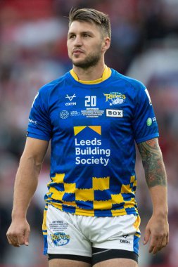 Leeds Rhinos 'tan Tom Briscoe # 20 bugün oynanan 25. Betfred Süper Lig final maçı öncesinde ısınma turu öncesi Old Trafford, Manchester, Birleşik Krallık' ta St Helens - Leeds Rhinos maçı, 23 Eylül 202