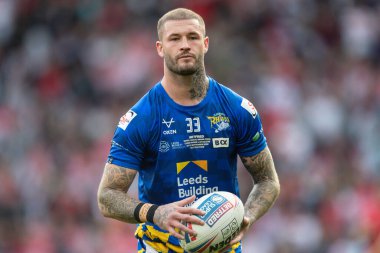 Leeds Rhinos 'tan 33 numaralı Zak Hardaker bugün oynanan 25. Betfred Süper Lig final karşılaşması öncesinde ısınma öncesi Old Trafford, Manchester, Birleşik Krallık' ta St Helens - Leeds Rhinos karşılaşması, 23 Eylül 202