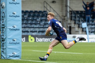Worcester Warriors 'dan Gareth Simpson, 24 Eylül 202' de İngiltere 'nin Worcester Stadyumu' nda oynanan Gallagher Premiership maçı Worcester Warriors - Newcastle Falcons maçında gol atmak için ayrıldı.