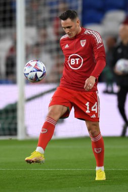 Galler 'den Connor Roberts, UEFA Uluslar Ligi Grubu A4 karşılaşmasında Cardiff City Stadyumu' nda Galler ve Polonya arasında oynanan maç öncesi ısınma maçında, 25 Eylül 202