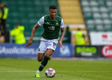 Plymouth Argyle forvet Morgan Whittaker (19), 25 Eylül 202 'de İngiltere' nin Plymouth kentinde oynanan Sky Bet 1 karşılaşmasında topla saldırıyor.