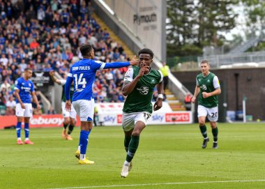 Gol 1-1 Plymouth Argyle tam geri Bali Mumba (17), 25 Eylül 202 tarihinde Plymouth Argyle ile Ipswich Town arasında oynanan Sky Bet 1 karşılaşmasında golü kutluyor.
