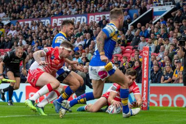 St Helens 'ten Joe Bennison 23 Eylül 202' de Old Trafford, Manchester, Birleşik Krallık 'ta oynanan 25. Betfred Süper Lig Büyük Finali' nde skoru 10-0 yaptı.