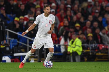 Polonyalı Jan Bednarek, 25 Eylül 202 'de Cardiff City Stadyumu' nda Galler ve Polonya arasında oynanan UEFA Uluslar Ligi Grubu A4 karşılaşmasında