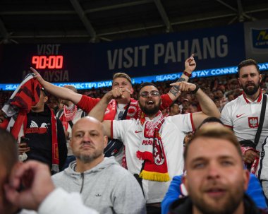 Polonya taraftarları, UEFA Uluslar Ligi Grubu A4 'ün 25 Eylül 202' de Cardiff City Stadyumu 'nda Galler ve Polonya arasında oynanan karşılaşmayı kutluyorlar.