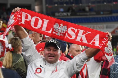 Polonya taraftarları, UEFA Uluslar Ligi Grubu A4 'ün 25 Eylül 202' de Cardiff City Stadyumu 'nda Galler ve Polonya arasında oynanan karşılaşmayı kutluyorlar.