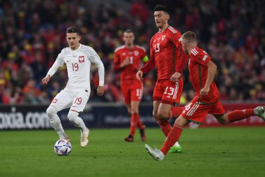 Polonyalı Sebastian Szymanski, 25 Eylül 202 tarihinde Cardiff City Stadyumu 'nda Galler ve Polonya arasında oynanan UEFA Milletler Ligi Grubu A4 karşılaşmasında eylem halindeydi.