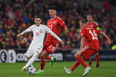 Polonyalı Sebastian Szymanski, 25 Eylül 202 tarihinde Cardiff City Stadyumu 'nda Galler ve Polonya arasında oynanan UEFA Milletler Ligi Grubu A4 karşılaşmasında eylem halindeydi.