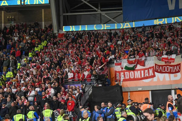 ポーランドのサポーターは 202年9月25日にイギリスのカーディフにあるカーディフ シティ スタジアムで開催されたUefa Nations League Group A4のウェールズ対ポーランド戦の終了を祝う — ストック写真