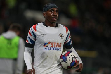 Jamaika Uluslararası Amarii Çanı # 29 Luton Town Sky Bet Şampiyonası maçında Hull City Luton Town 'a karşı MKM Stadyumu, Hull, Birleşik Krallık, 30 Eylül 2022