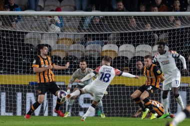 Luton Town 'dan Jordan Clark gol atarken, 30 Eylül 202' de Hull City ile Luton Town arasındaki maçta engellendi.