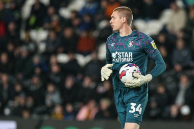 30 Eylül 202 'de MKM Stadyumu' nda Hull City Luton Town 'a karşı oynanan Sky Bet Şampiyonası maçında Luton Town' dan ABD 'li 34 numaralı Ethan Horvath eylemde.
