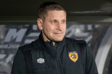 İlk takım koçu Andy Dawson bugün erken saatlerde Shota Arveladze 'nin ayrılması sonrasında Hull City ile Luton Town arasındaki maçta MKM Stadyumu, Hull, İngiltere, 30 Eylül 202