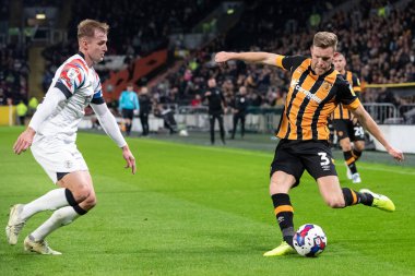 Hull City 'den Callum Elder # 3, 30 Eylül 202' de Hull City, MKM Stadyumu 'nda Luton Town' a karşı oynanan Gökyüzü İddia Şampiyonası maçında haç takıyor.