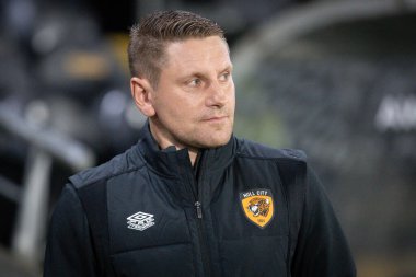 İlk takım koçu Andy Dawson bugün erken saatlerde Shota Arveladze 'nin ayrılması sonrasında Hull City ile Luton Town arasındaki maçta MKM Stadyumu, Hull, İngiltere, 30 Eylül 202
