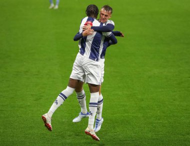 West Bromwich Albion takımından Mo Faal, Premier League 2 U23 maçında Jamie Andrews ile oynadığı Villa-West Bromwich Albion maçında İngiltere 'nin başkenti Birmingham' da 30 Eylül 202 'de oynanan Villa-West Bromwich Albion maçında 0-1 kazanma golünü kutluyor.