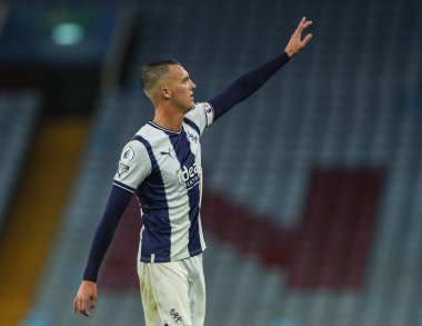 West Bromwich Albion takımından Jamie Andrews, 30 Eylül 202 'de İngiltere' nin başkenti Birmingham 'da oynanan Premier League 2-U23 maçı sonrasında taraftarlara el sallıyor.
