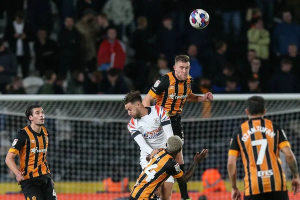 Callum Elder Hull City Dostane Vysoko Hlavu Míč Během Zápasu — Stock fotografie