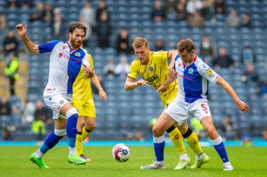 Millwall 'dan Zian Flemming # 10 ve Blackburn Rovers' dan Dominic Hyam # 5 Sky Bet Şampiyonası karşılaşmasında Blackburn Rovers Millwall 'a karşı Ewood Park, Blackburn, İngiltere, 1 Ekim 202