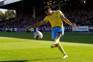 Sheffield 'li Reece James, 1 Ekim 202' de İngiltere 'nin başkenti Burslem' deki Vale Park 'ta oynanan Port Vale-Sheffield maçında topu geçiyor.