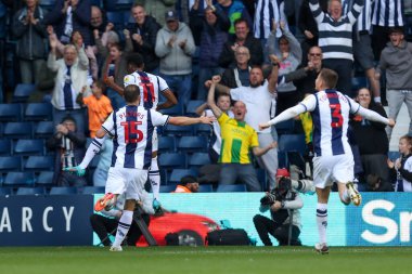 West Bromwich Albion 'dan Grady Diangana, 1 Ekim 202' de West Bromwich Albion 'a karşı Swansea City' de oynanan Sky Bet Şampiyonası maçında 2-1 kazanma golünü kutluyor.