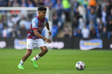 Burnley 'den Ian Maatsen # 29, Sky Bet Şampiyonası maçında Cardiff City, Cardiff City Stadyumu' nda Burnley 'e karşı, 1 Ekim 202