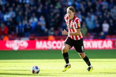 Sheffield United 'ın Sander Berge # 8' i Sheffield United ile Birmingham City maçında Bramall Lane, Sheffield, Birleşik Krallık 'ta 1 Ekim 202' de karşı karşıya geldi.