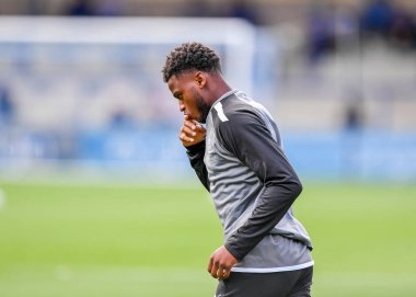 Plymouth Argyle tam geri Bali Mumba (17), 1 Ekim 202 'de Adams Park, High Wycombe, Birleşik Krallık' ta Wycombe Wanderers - Plymouth Argyle maçında ısındı.