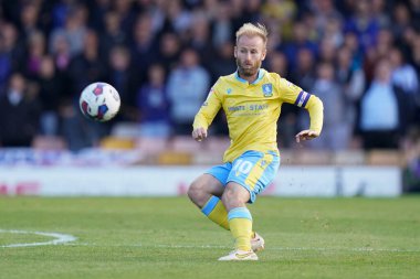 Sheffield Wednesday takımından Barry Bannan, 1 Ekim 202 'de İngiltere' nin Burslem kenti Vale Park 'ta oynanan Port Vale-Sheffield maçında üst sahada pas attı.