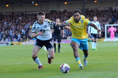 Port Vale takımından Will Forrester, 1 Ekim 202 'de İngiltere' nin Vale Park kentindeki Port Vale-Sheffield maçında Çarşamba günü Sheffield 'li Mallik Wilks ile birlikte top için yarışacak.