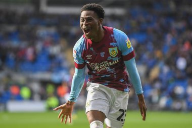 Burnley 'den 23 numaralı Nathan Tella, 1 Ekim 202' de Cardiff City Stadyumu 'nda oynanan Sky Bet Şampiyonası maçında 0-1' lik galibiyetini kutluyor.