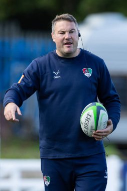 Coventry Rugby Teknik Direktörü Alex Rae Şampiyonluk maçından önceki ısınma maçında Coventry, Ealing Trailfinders 'a karşı Butts Park Arena, Coventry, İngiltere, 1 Ekim 202