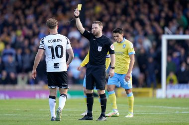 Port Vale 'den Tom Conlon, 1 Ekim 202' de İngiltere 'nin Burslem kenti Vale Park' ta oynanan Port Vale - Sheffield maçında sarı kart gösterildi.