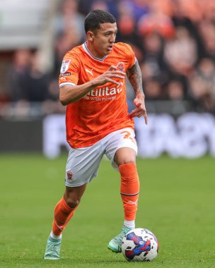Blackpool 'dan Ian Poveda 1 Ekim 202' de Bloomfield Road, Blackpool 'da oynanan Blackpool-Norwich City maçında topu aldı.