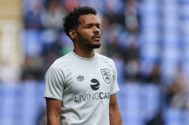 Huddersfield Town 19 numaralı Duane Holmes, 1 Ekim 202 'de Birleşik Krallık' ın Oto Kiralama Stadyumu 'nda oynanan Gökyüzü İddia Şampiyonası karşılaşmasında ısınıyor.