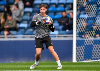 Plymouth Argyle kalecisi Michael Cooper (1), 1 Ekim 202 'de Adams Park' ta Wycombe Wanderers - Plymouth Argyle maçında ısındı.